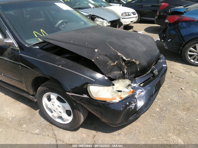 2000 HONDA ACCORD SDN LX VIN: 1HGCG6553YA130071