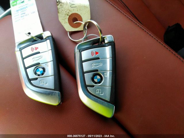 WBAGV8C0XNCJ26329 BMW 8 Series M850i