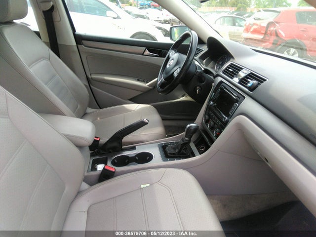 1VWBT7A35EC048551 Volkswagen Passat Se W/sunroof