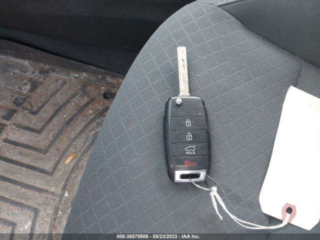 5XYPGDA52JG371961 KIA Sorento Lx V6