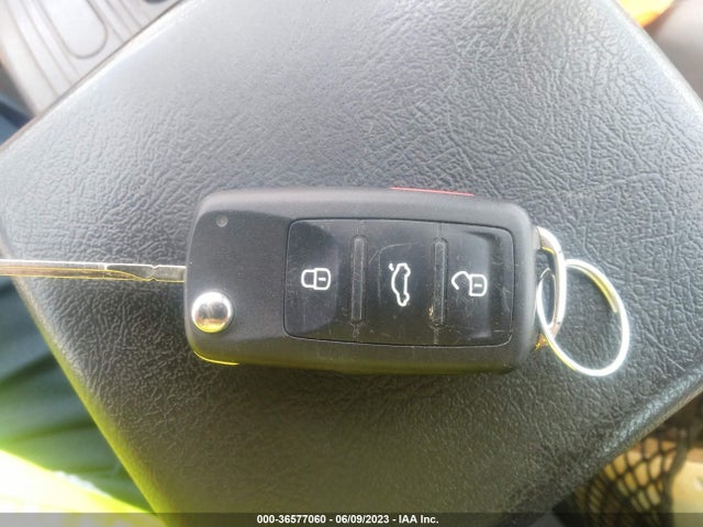 2019 VOLKSWAGEN BEETLE S/FINAL EDITION SE VIN: 3VWFD7AT8KM700426