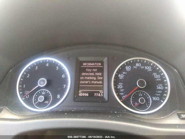 2017 VOLKSWAGEN TIGUAN VIN: WVGAV7AX6HK040752