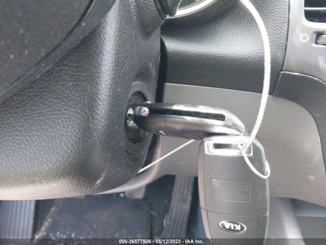 3KPFK4A7XHE012800 KIA FORTE LX