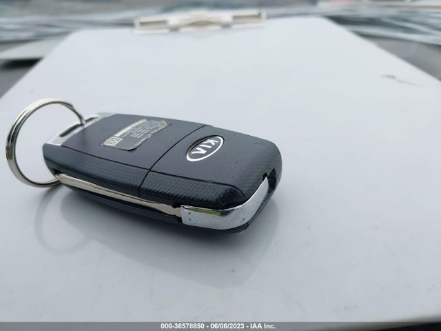 2014 KIA SORENTO LX VIN: 5XYKT3A65EG484110