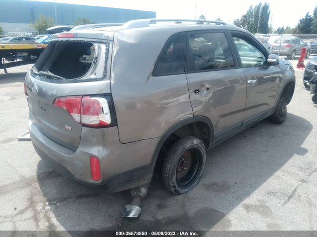 2014 KIA SORENTO LX VIN: 5XYKT3A65EG484110