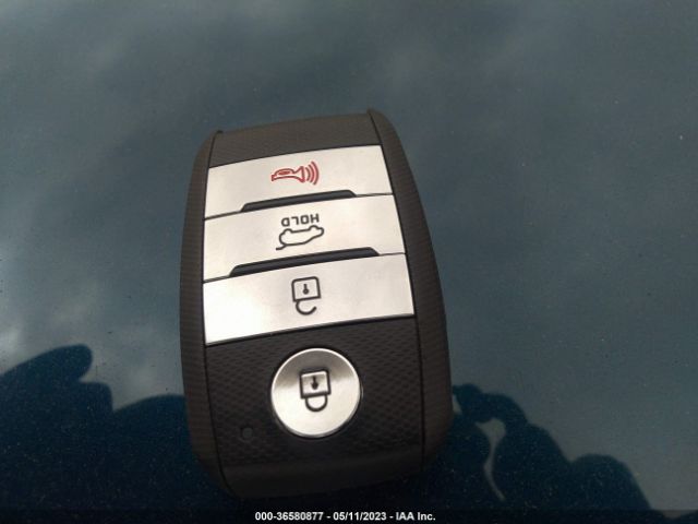 KNDCB3LC7K5244782 KIA NIRO LX