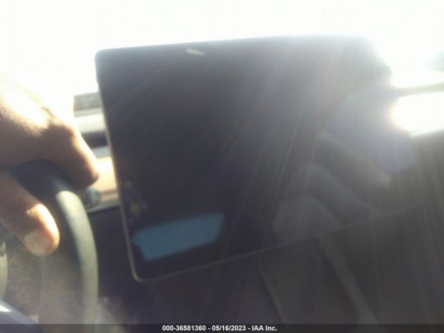 5YJ3E1EA7NF211033 Tesla MODEL 3