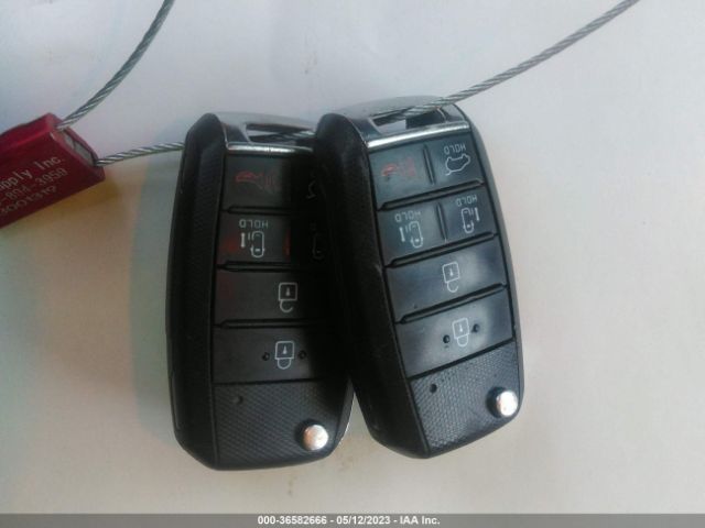 KNDMB5C16H6243494 KIA SEDONA LX