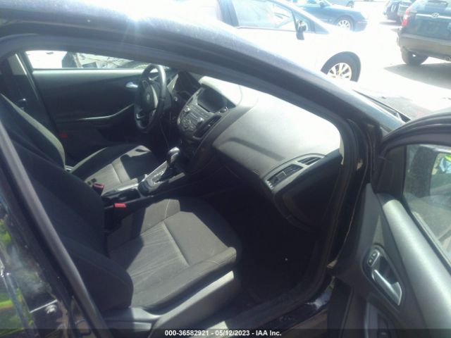 1FADP3K22FL221139 Ford FOCUS SE