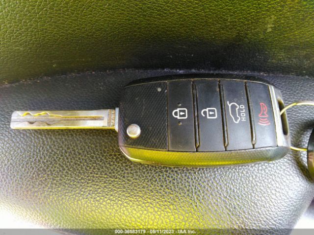 KNDPMCAC4H7160916 KIA Sportage Lx