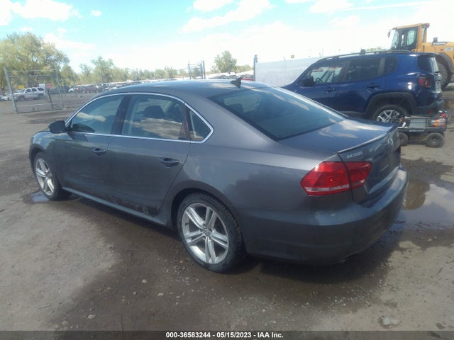 1VWBT7A31EC106381 Volkswagen Passat Se W/sunroof