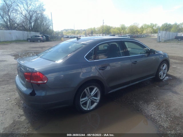 1VWBT7A31EC106381 Volkswagen Passat Se W/sunroof