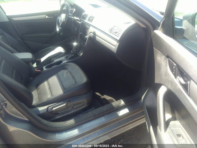 1VWBT7A31EC106381 Volkswagen Passat Se W/sunroof