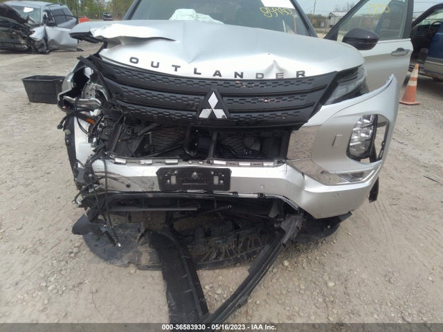 JA4J4UA82NZ059617 Mitsubishi Outlander Se