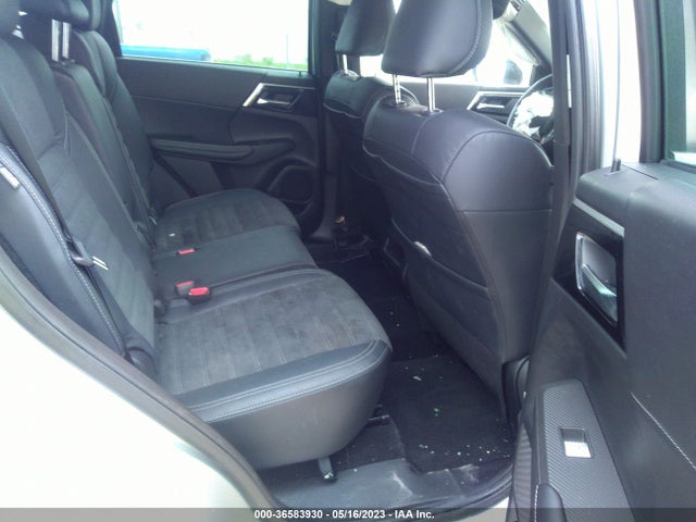 JA4J4UA82NZ059617 Mitsubishi Outlander Se