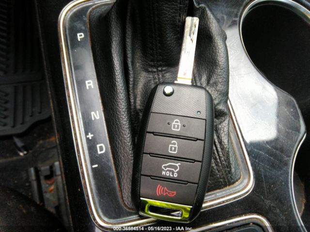 5XYKT3A61EG505762 KIA SORENTO LX