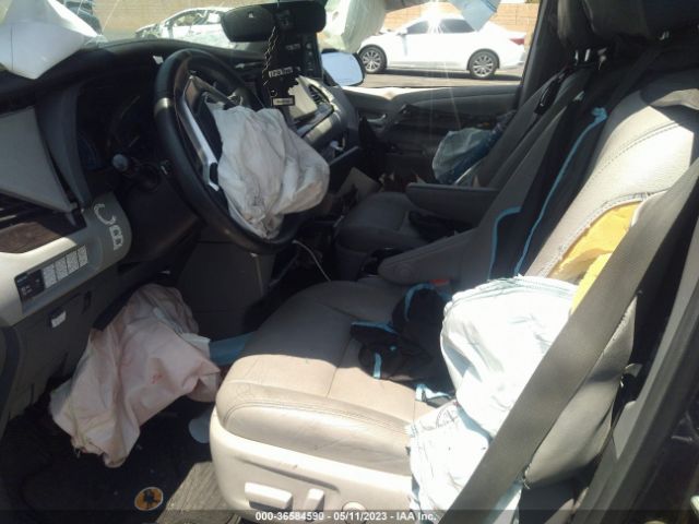 5TDYZ3DC4KS996949 Toyota SIENNA XLE