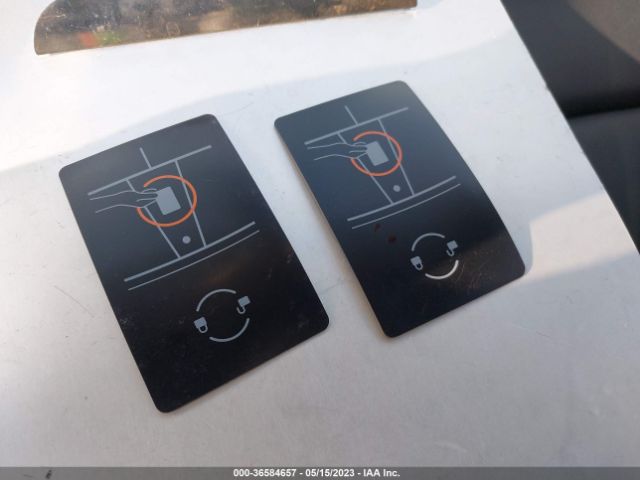 7SAYGDEF9NF366103 Tesla Model Y Performance