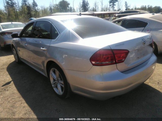1VWBV7A34FC070181 Volkswagen Passat 2.0l Tdi Se W/sunroof
