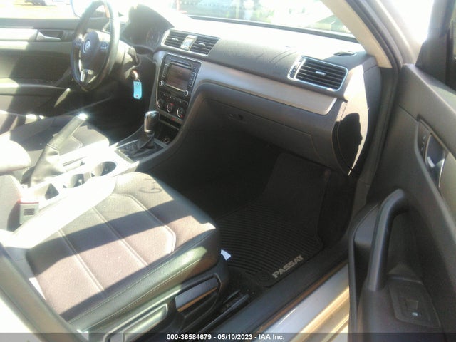 1VWBV7A34FC070181 Volkswagen Passat 2.0l Tdi Se W/sunroof