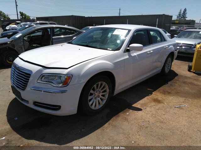Chrysler 300 2014 2C3CCAAG8EH103678 Image 2