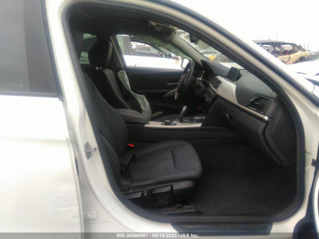 WBA8A9C32HK864653 BMW 3 Series 320i