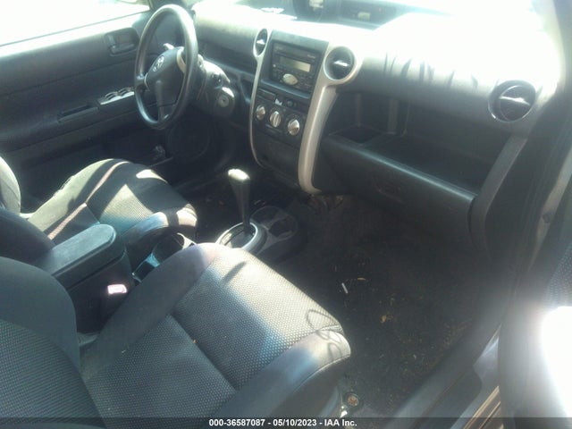 2005 SCION XB VIN: JTLKT324450215538