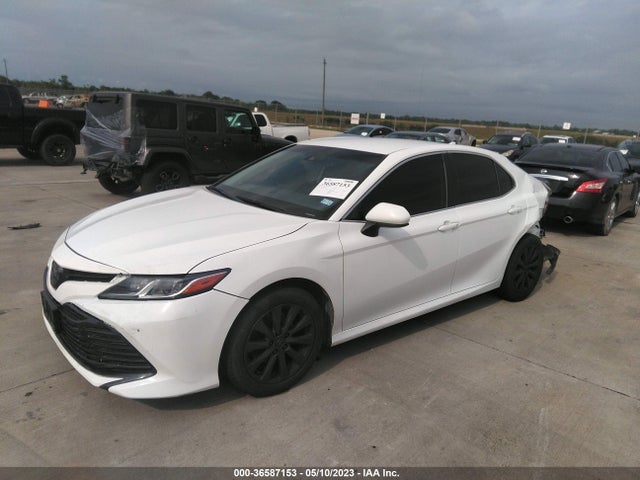 Toyota CAMRY LE 2020 4T1C11AKXLU333203 Image 2