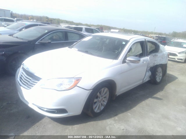 Chrysler 200 Limited 2014 1C3CCBCG1EN134961 Image 2