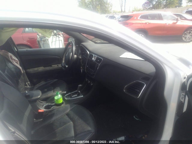 Chrysler 200 Limited 2014 1C3CCBCG1EN134961 Image 5