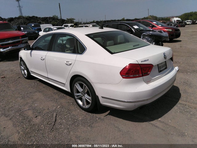 1VWBT7A36FC054652 Volkswagen Passat 1.8t Se W/sunroof & Nav
