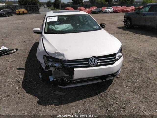 1VWBT7A36FC054652 Volkswagen Passat 1.8t Se W/sunroof & Nav