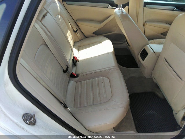 1VWBT7A36FC054652 Volkswagen Passat 1.8t Se W/sunroof & Nav