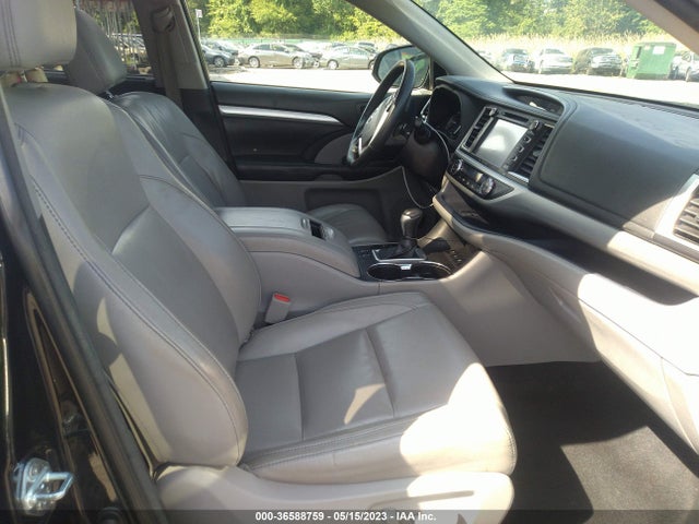 2017 Toyota Highlander, VIN: 5TDJGRFH0HS033882