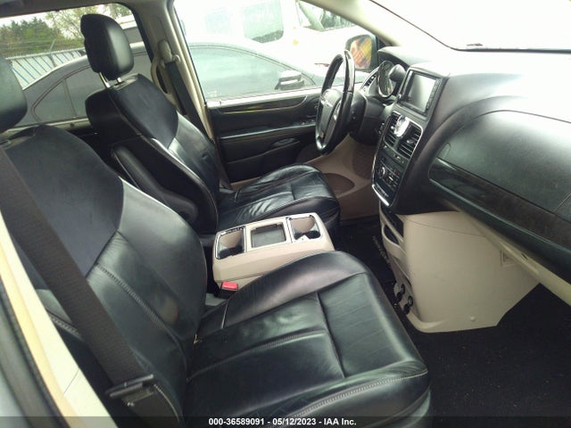 2C4RC1GG5ER275092 Chrysler Town & Country Limited