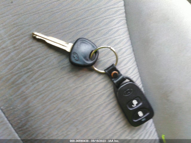 2009 HYUNDAI SANTA FE GLS VIN: 5NMSG13D39H232727
