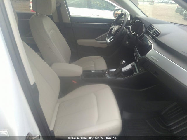 WA1AECF36L1054081 Audi Q3 PREMIUM