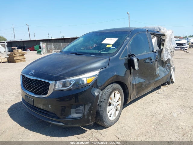 KIA SEDONA LX 2018 KNDMB5C12J6379174 Image 2