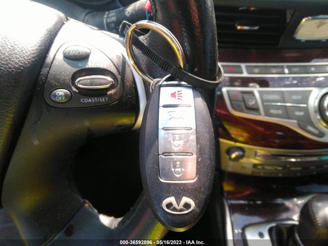 2017 Infiniti Q70, VIN: JN1BY1PR1HM210657