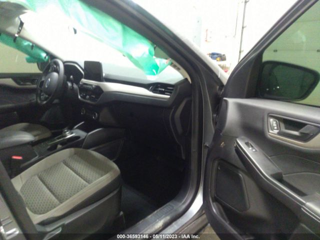 1FMCU9G64NUB63049 Ford ESCAPE SE