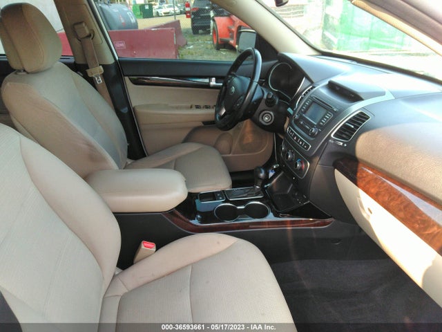 2014 KIA SORENTO LX VIN: 5XYKT3A64EG470053