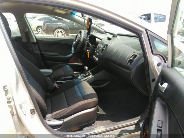 3KPFK4A76JE195070 KIA FORTE LX