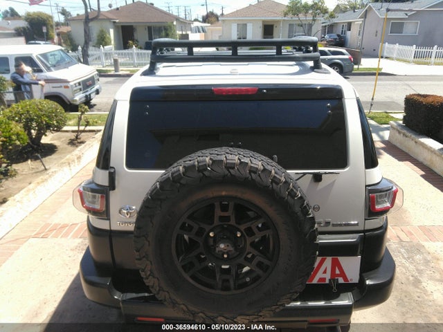 Toyota FJ Cruiser 2014 JTEBU4BF5EK188950 Image 4