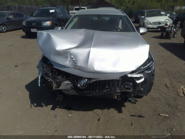 W04GU8SX1J1041318 Buick Regal Tourx Preferred