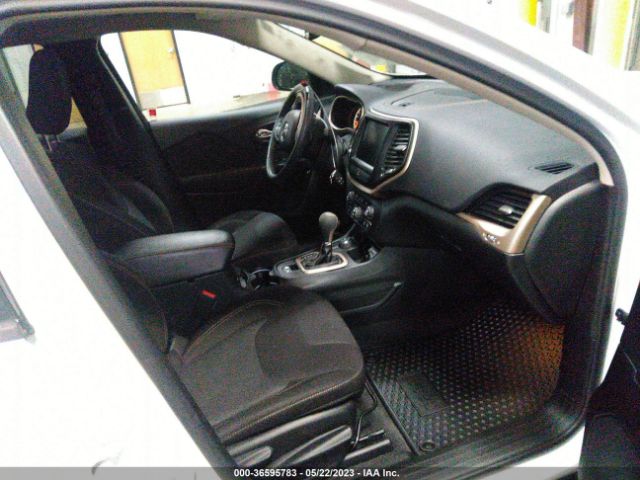 1C4PJMCSXGW145487 Jeep Cherokee Altitude