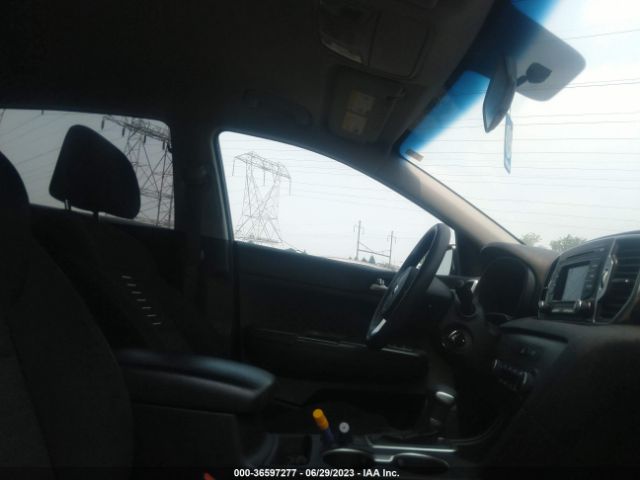 KNDPMCAC8H7285529 KIA Sportage Lx