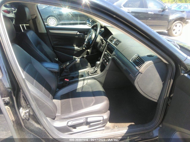 1VWAT7A34FC009981 Volkswagen Passat 1.8t Wolfsburg Ed