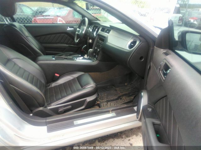 1ZVBP8EM0E5215609 Ford Mustang V6
