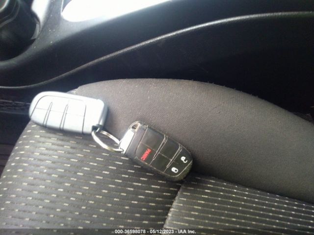 3C4PDCAB5JT171111 Dodge JOURNEY SE