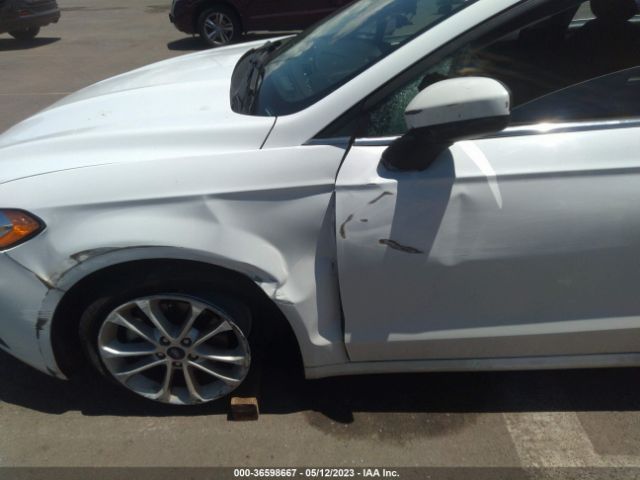 3FA6P0HD4KR178158 Ford FUSION SE
